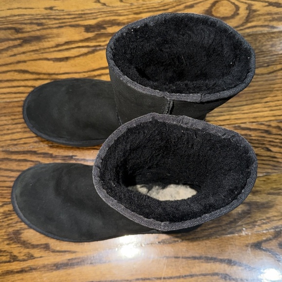 UGG Classic Black Short II Boots 9 - Picture 8 of 11